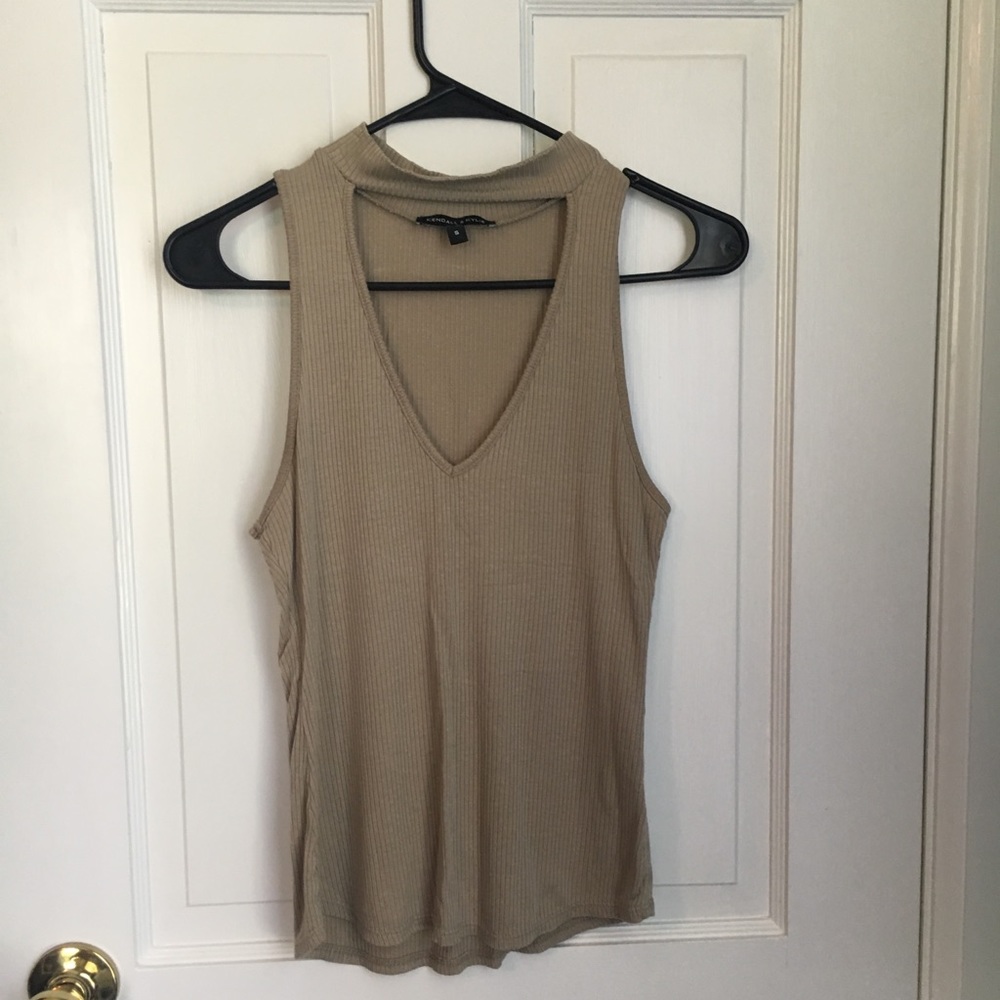 Kendall and Kylie keyhole tank